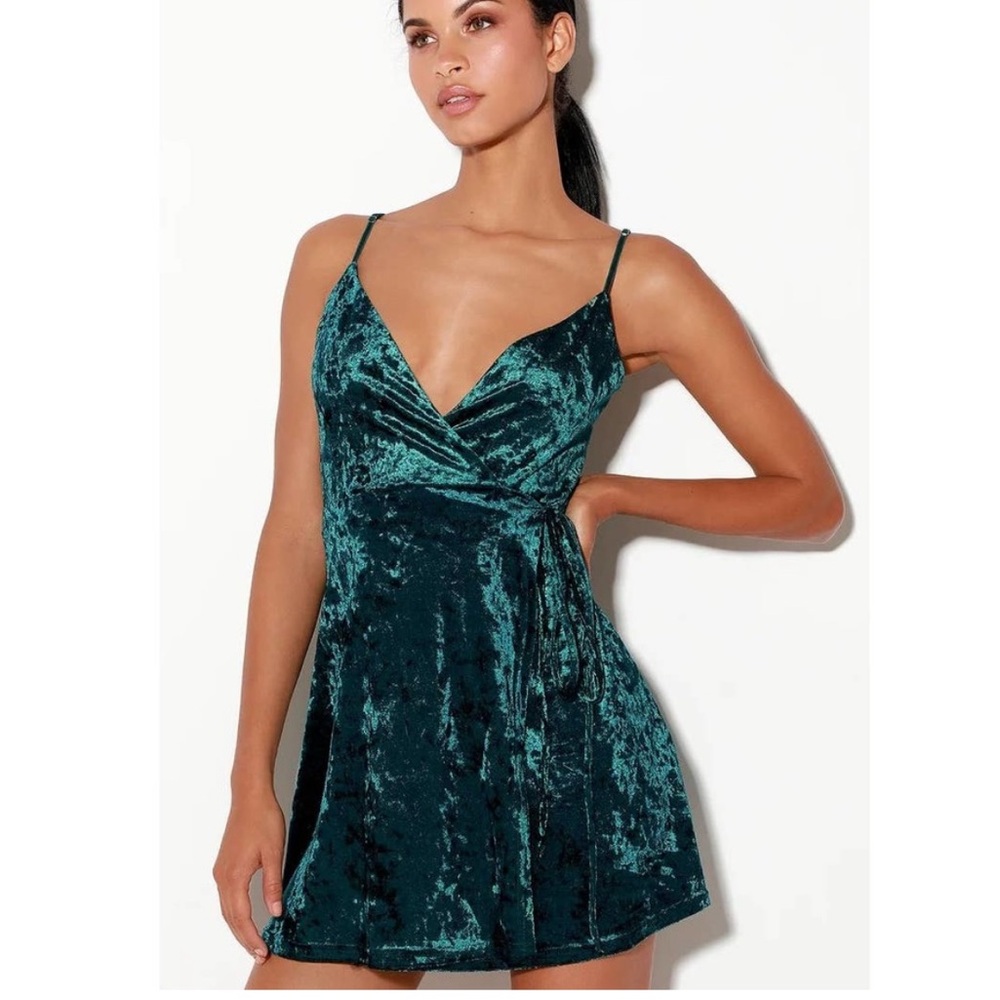 Lulus Cabaret Forest Green Velvet Wrap Mini Dress Womens Size Small Event NEW